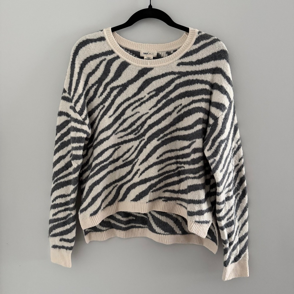 Yes Lola Zebra Print Crewneck Sweater Cream Grey High Low Hem Large Soft Casual